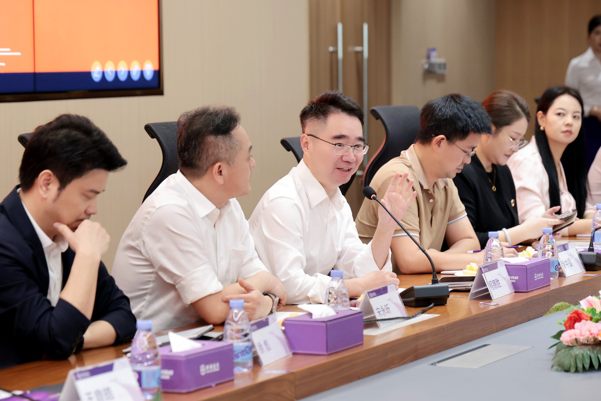跨越速运代表宋永昕进行企业分享