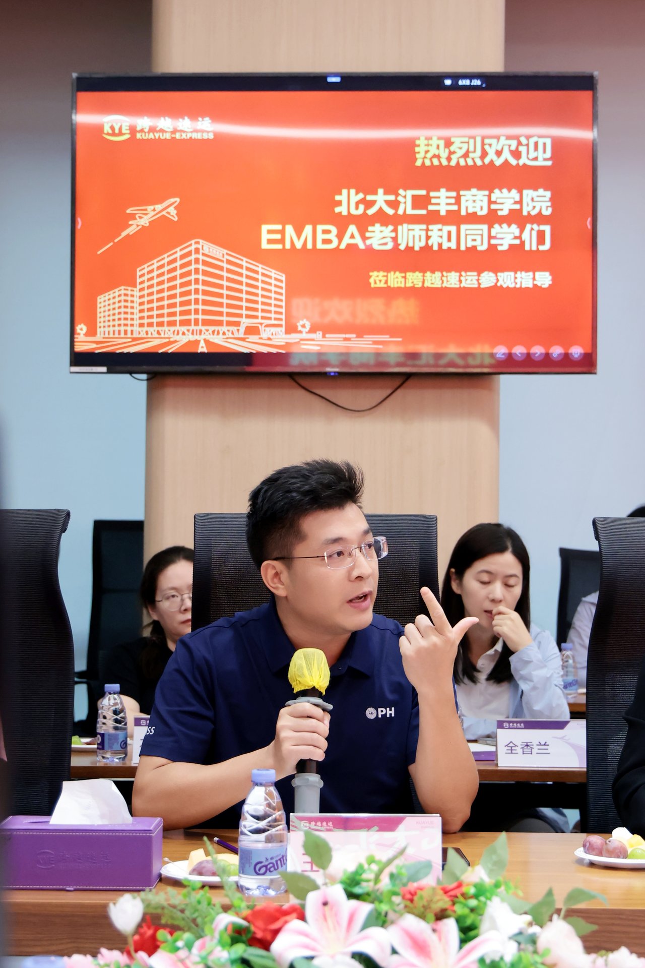 王木生同学围绕医疗物流提问