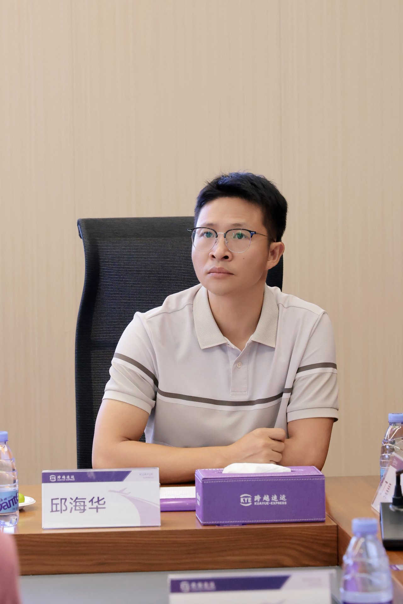 邱海华同学参与座谈交流
