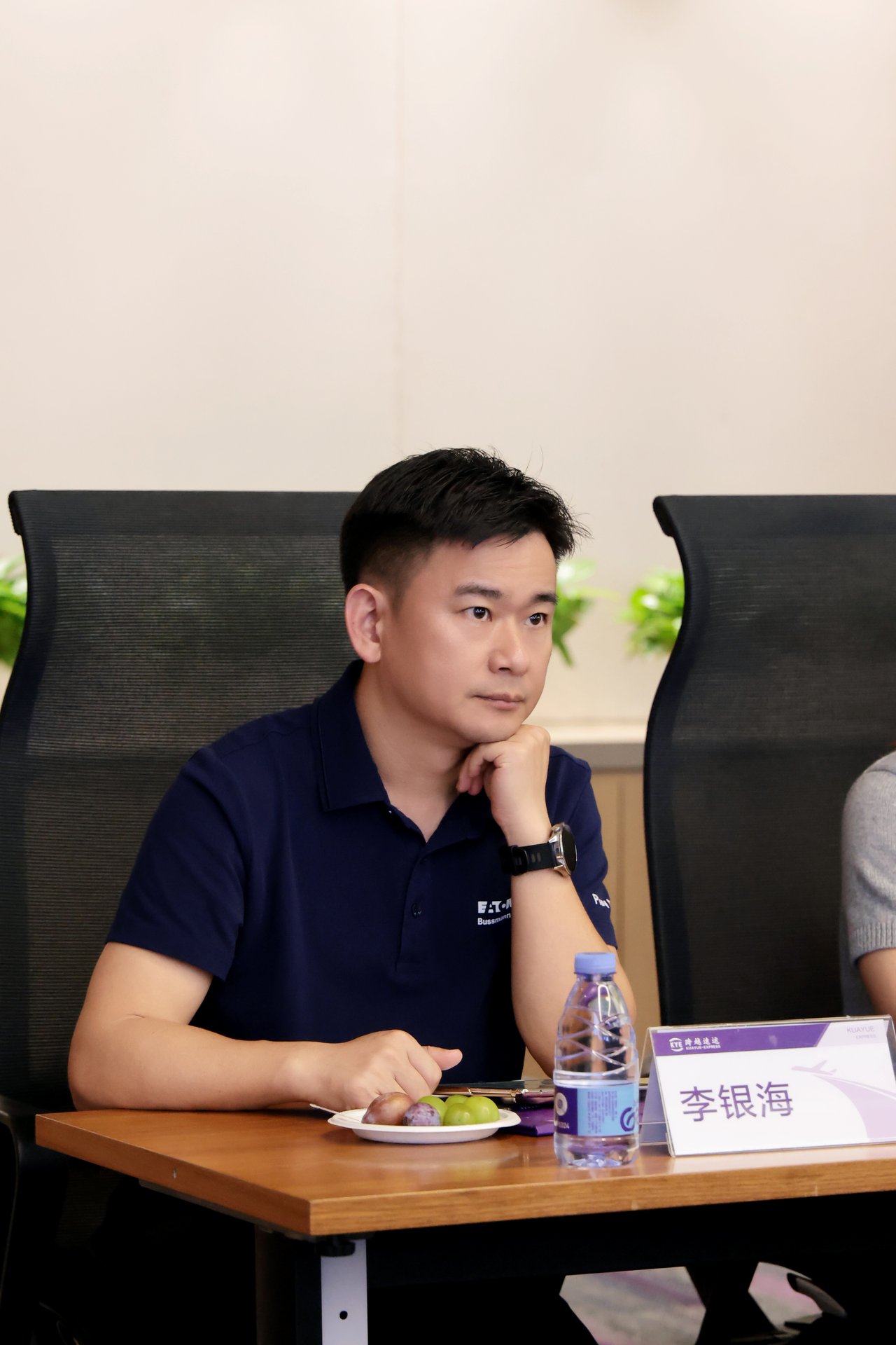 李银海同学参与座谈交流